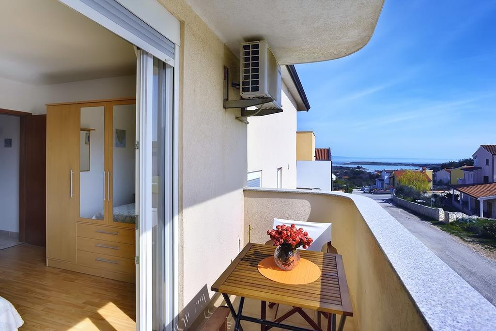 Apartment Frlan Liznjan Exterior photo